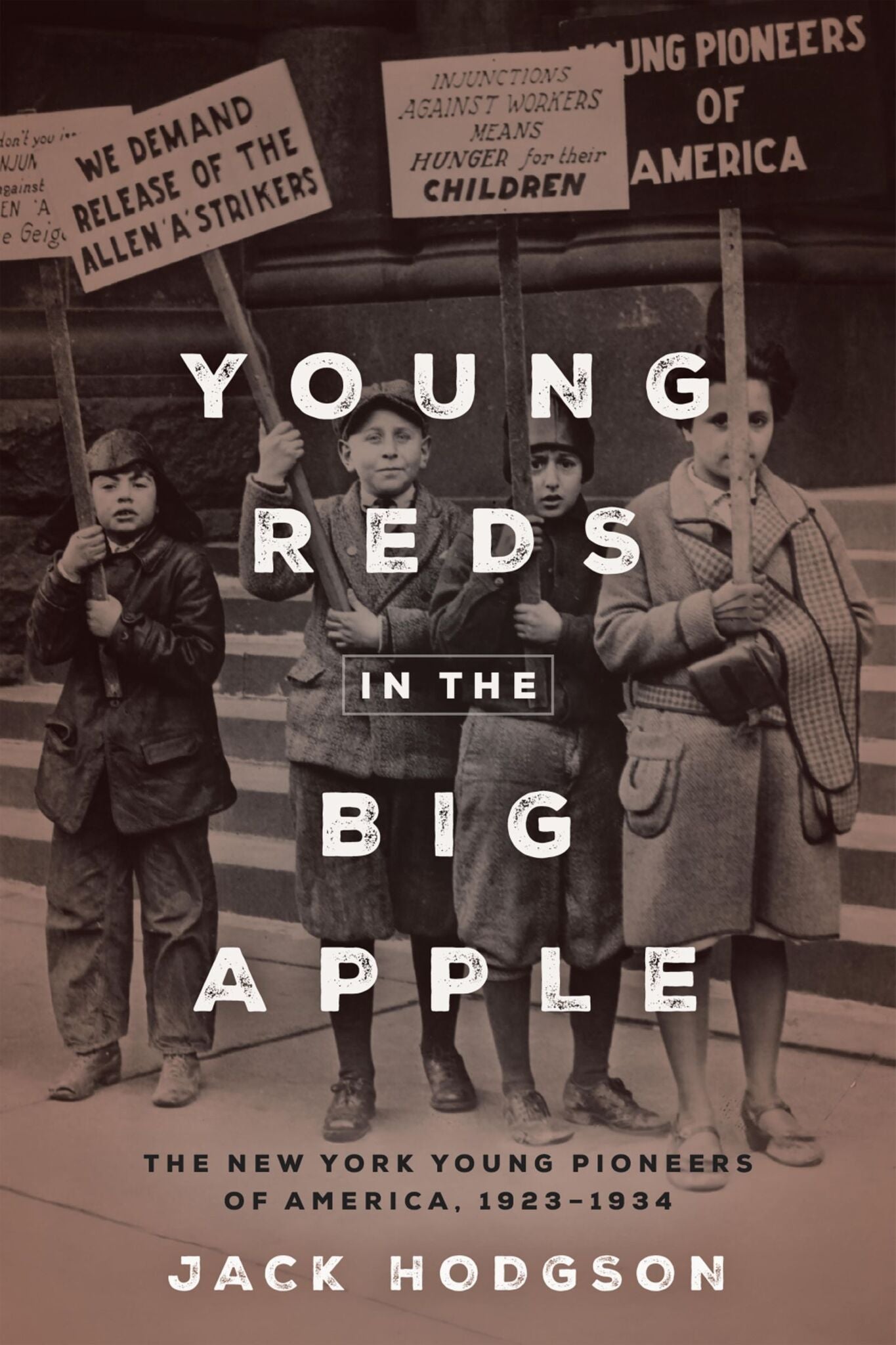 Cover image for Young Reds in the Big Apple ISBN 9781531508111